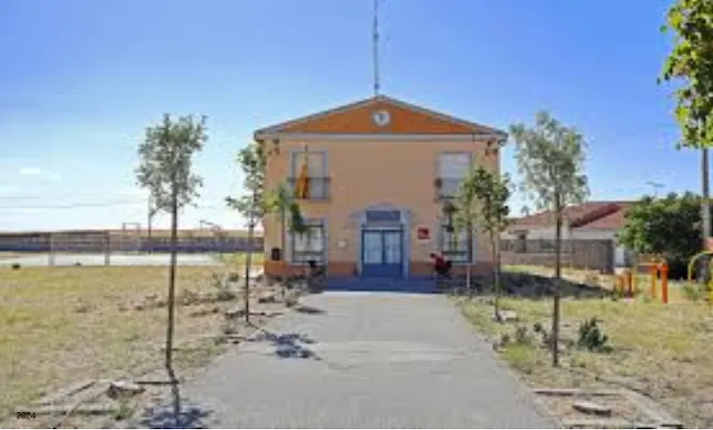 Pedrosillo de Alba Town Hall - Ayuntamiento en Pedrosillo de Alba - foto 2