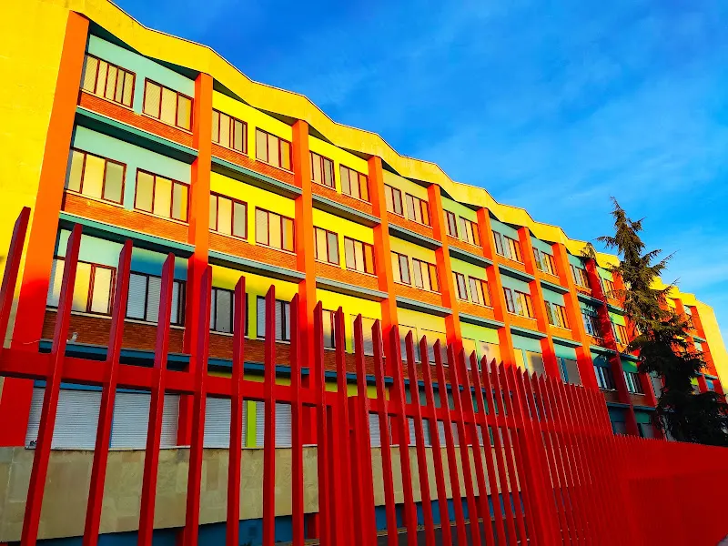 IESO Tomás Bretón - Instituto de secundaria en Villamayor - foto 2