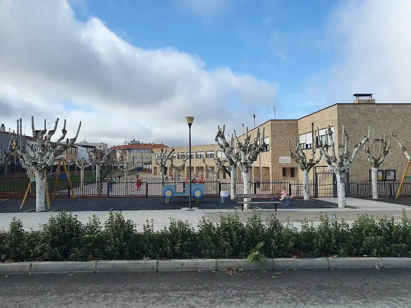 IESO Tomás Bretón - Instituto de secundaria en Villamayor - foto 3