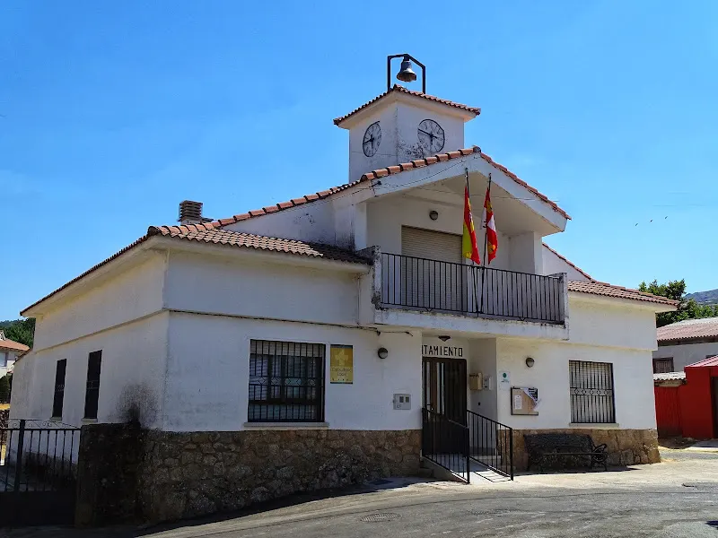 Ayuntamiento de Navacarros. - Ayuntamiento en Navacarros - foto 2