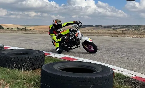 Parque Deportivo Del Motor - Pista de carreras en Vega de Tirados