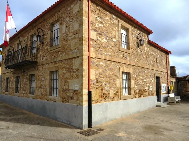 Ayuntamiento de Golpejas - Ayuntamiento en Golpejas - foto 2