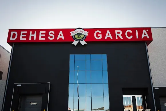 Dehesa García - Fábrica de Jamones y Embutidos Ibéricos 100% Naturales