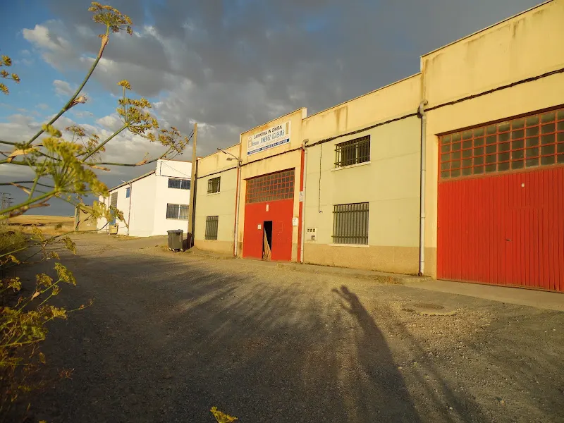 HERMANOS JIMENEZ IGLESIAS, C.B. - Carpintero en Salamanca - foto 2