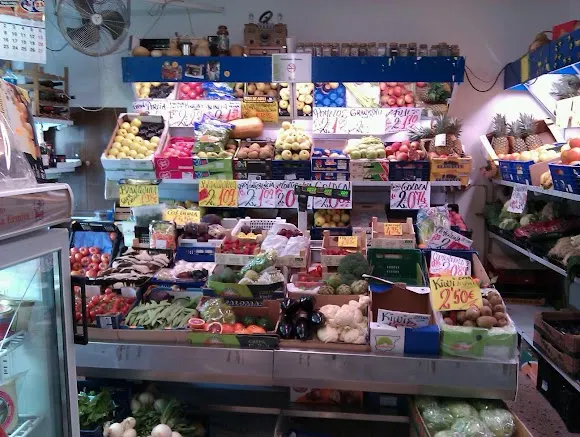 Almacén de Frutas y Alimentación La Tienda F.J.Forteza