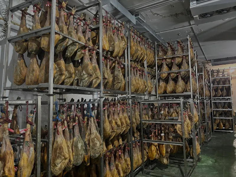 Embutidos Fili - Almacén de jamón serrano en Ledrada - foto 2