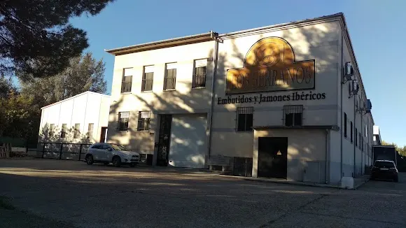 Embutidos y Jamones Los Serranos - Fábrica en Calzada de Don Diego
