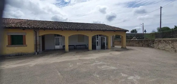 Área de Autocaravanas de Mieza y consultorio médico actual