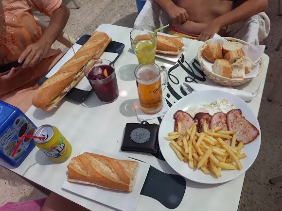 Chiringuito piscina Calvarrasa de Arriba