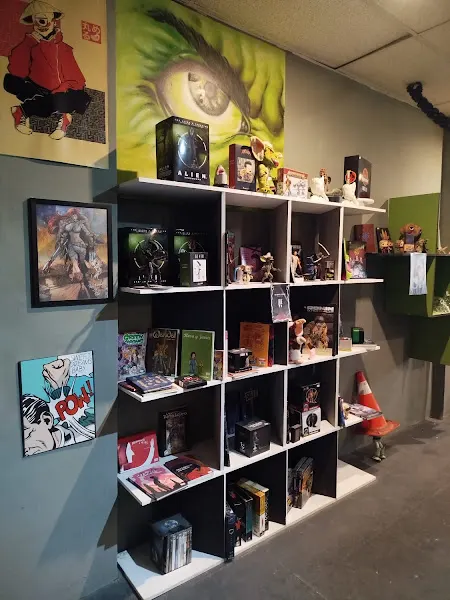 Latveria - Librería en Salamanca - foto 3