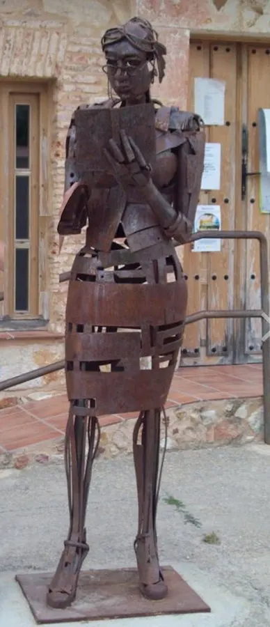 Monumento A La Maestra - Atracción turística en Salamanca