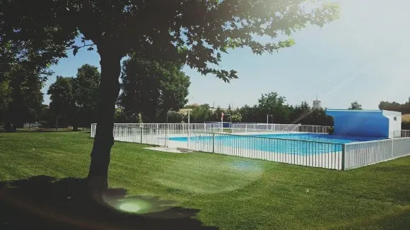 Piscinas Municipales Valdelosa - Piscina pública en Valdelosa