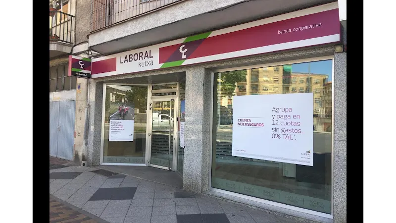 LABORAL Kutxa Salamanca - Plaza San Antonio - Banco en Salamanca - foto 2