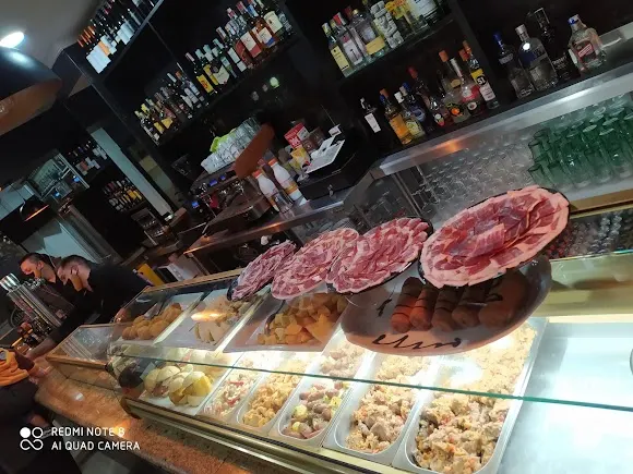 El Cacique Bar