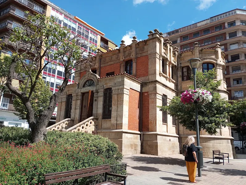 Biblioteca Municipal Gabriel y Galán - Biblioteca pública en Salamanca - foto 3