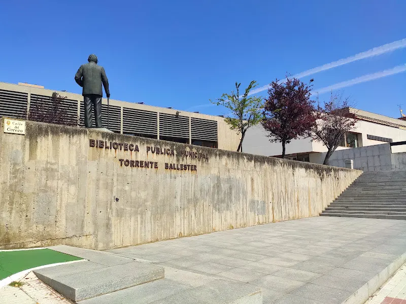 Biblioteca Municipal Torrente Ballester - Biblioteca pública en Salamanca - foto 3
