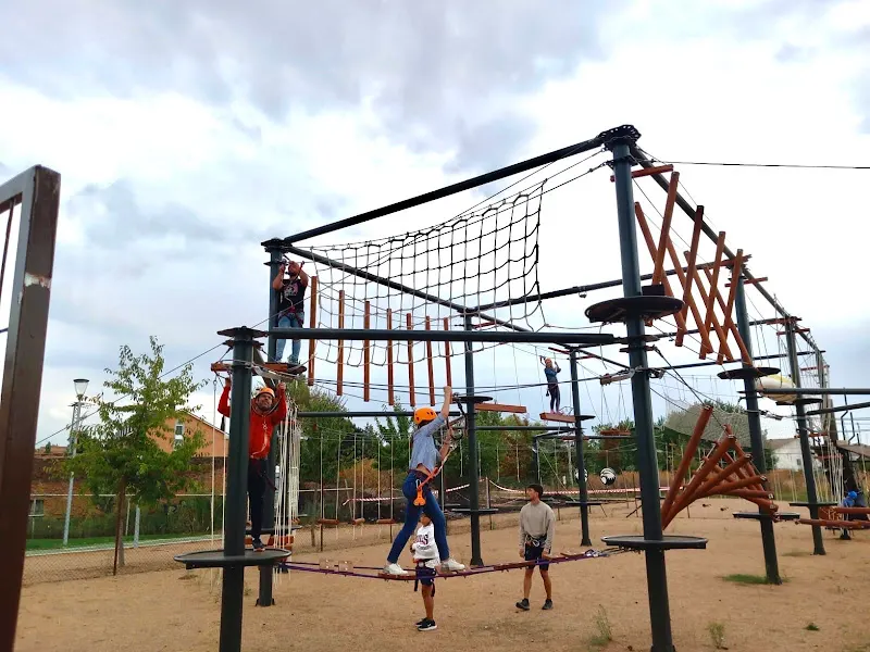Parque de cuerdas y Aventura la Lonja - Centro de deportes de aventura en Salamanca - foto 2