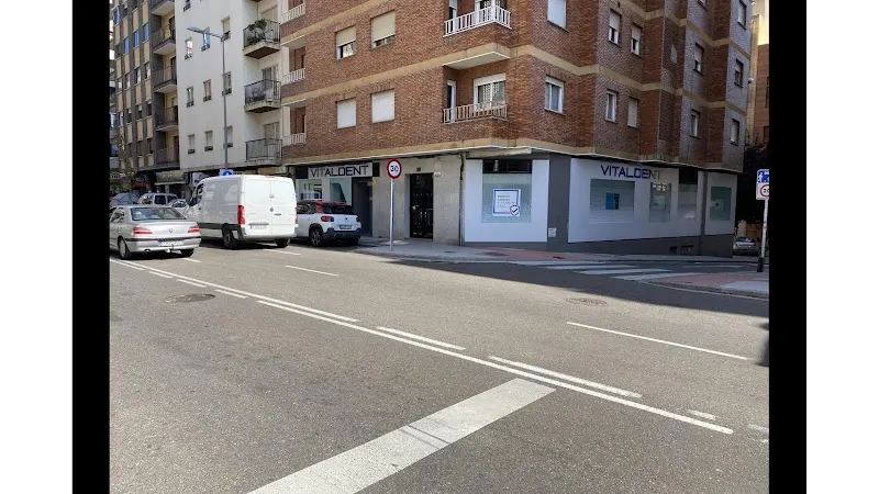 Clínica Dental Vitaldent - Clínica dental en Salamanca - foto 2