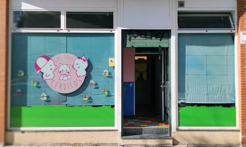 Los tres cerditos, Centro infantil