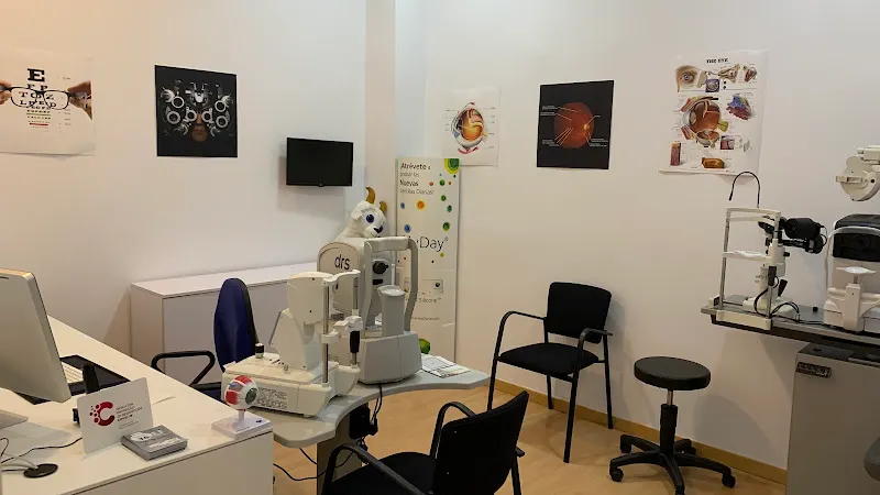 Centro Óptico Social / Óptica , Audífonos , Lentes de contacto - Óptica en Salamanca - foto 3