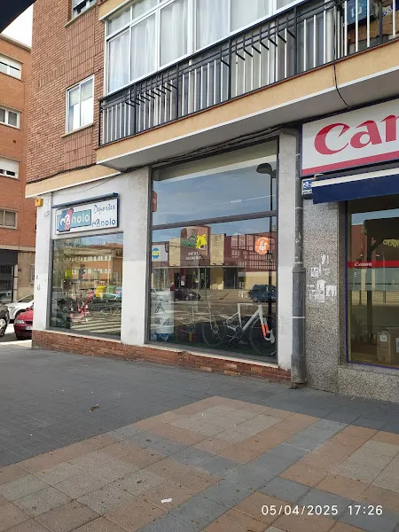 DEPORTES MANOLO - Tienda de deportes en Salamanca - foto 2