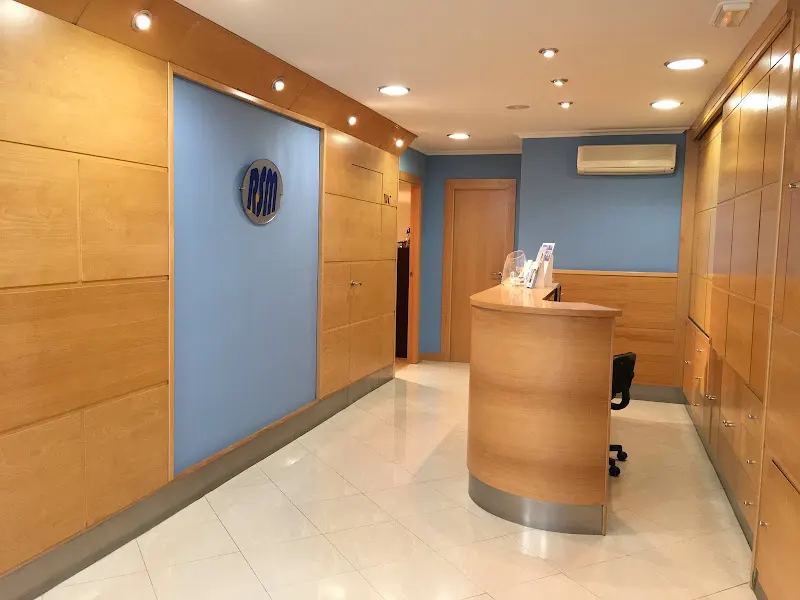 CLINICA DENTAL DR. SAN MIGUEL - Dentista en Salamanca - foto 2