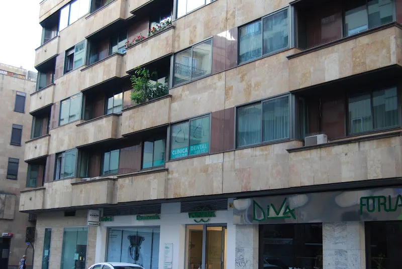 CLÍNICA DENTAL LOBATO en Salamanca - Clínica dental en Salamanca - foto 2
