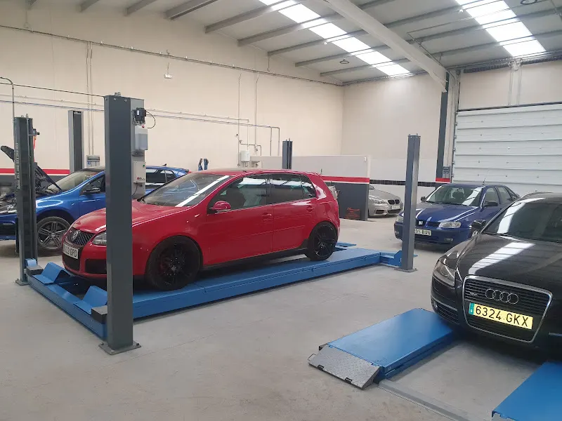 CVC MotorSport - Taller de automóviles en Valdecarros - foto 2