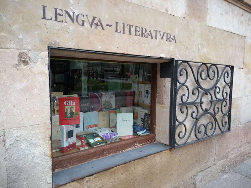 Librería Nueva Plaza Universitaria S.L. - Librería en Salamanca - foto 2
