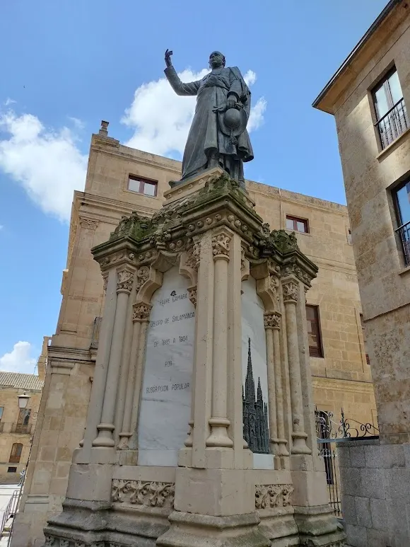 MONUMENTO PADRE CAMARA