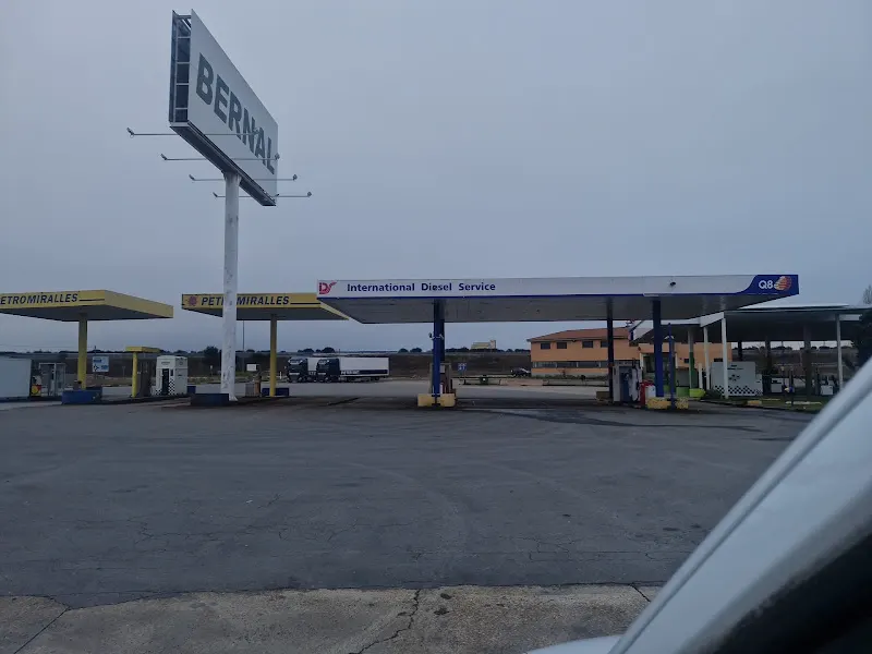 AS 24 - Gasolinera en Salamanca - foto 2