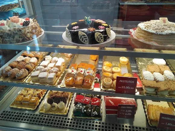 Pastelería La Madrileña de Alba de Tormes - Tienda en Salamanca, C/ María Auxiliadora- - Salamanca