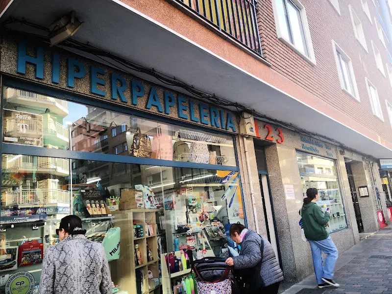 Hiperpapelería 123 - Papelería en Salamanca - foto 2