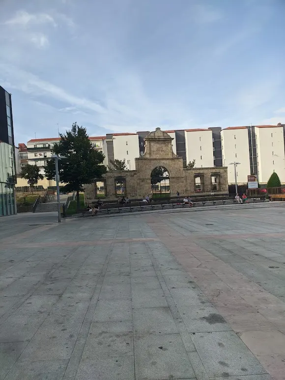 Puerta Antiguo Cuartel