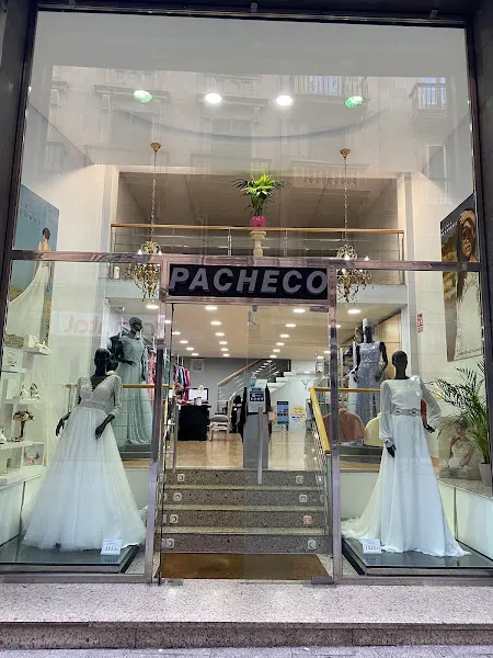 Pacheco Salamanca - Vestidos de Novia Trajes de Novio Madrina Fiesta Comunión Arras - Tienda de vestidos de novia en Salamanca - foto 2