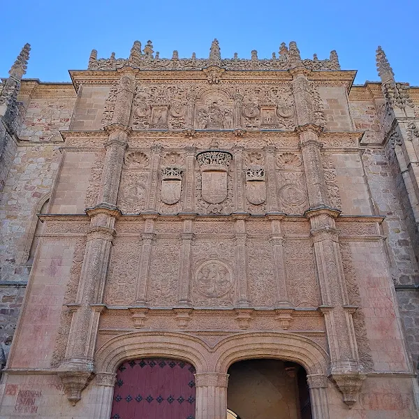 Fachada plateresca de la Universidad - Lugar de interés histórico en Salamanca - foto 3