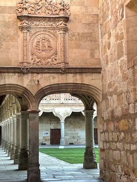Patio de Escuelas Menores - Lugar de interés histórico en Salamanca - foto 2