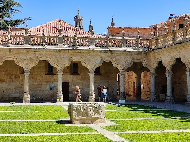 Patio de Escuelas Menores - Lugar de interés histórico en Salamanca - foto 3