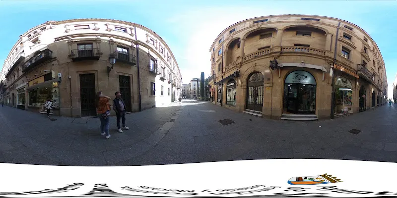 TOCADOS "ZELESTE" - Tienda de ropa para jóvenes en Salamanca - foto 2