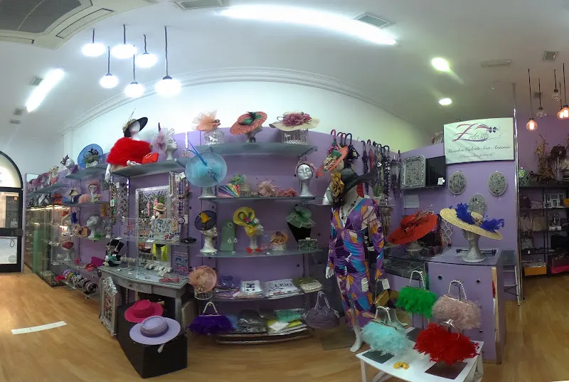 TOCADOS "ZELESTE" - Tienda de ropa para jóvenes en Salamanca - foto 3