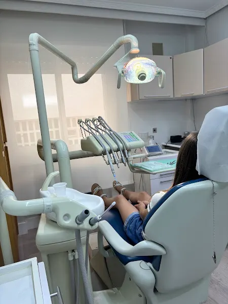 Clínica Dental Santa Eulalia - Carmen Huerga Del Hoyo - Dentista en Salamanca - foto 2