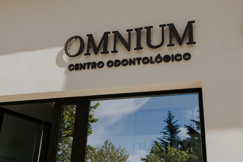 OMNIUM Centro Odontológico - Clínica dental en Salamanca - foto 2