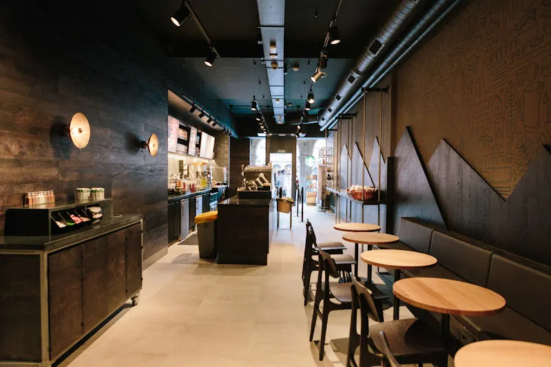 Starbucks - Cafetería en Salamanca - foto 2